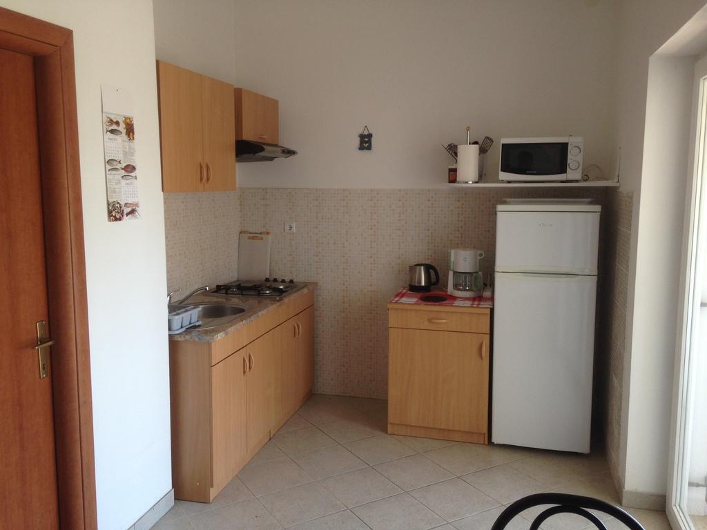 Apartment And Studio Jelusic Пинезичи Номер фото